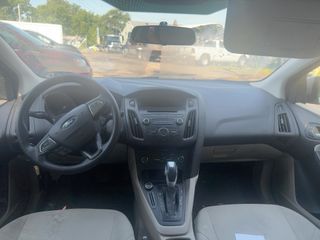 2015 Ford Focus SE - Interior Full Dashboard Image